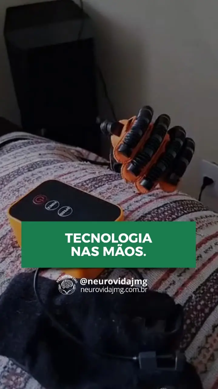 Luva robótica utilizada como recurso na reabilitação dos movimentos das mãos